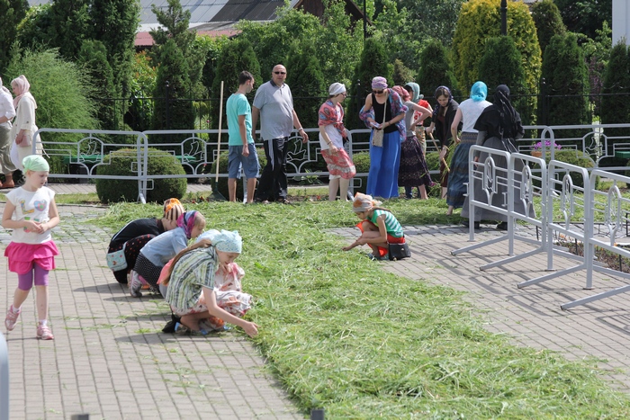6-Подготовка праздничной дорожки.JPG